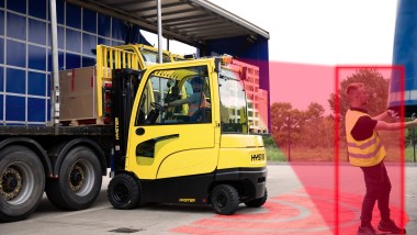 Hyster amplia la gamma di soluzioni di segnalazione e assistenza